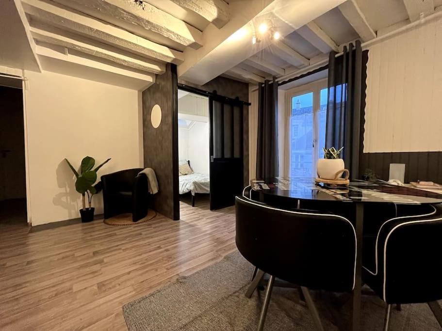 The Red And Black Retreat - Fontainebleau Center Εξωτερικό φωτογραφία